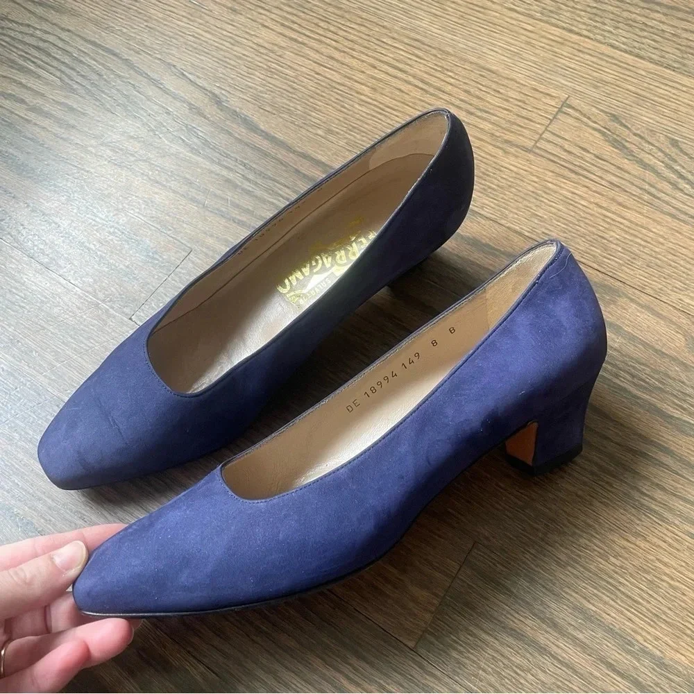 Authentic Vintage Salvatore Ferragamo Navy Blue suede pumps heels